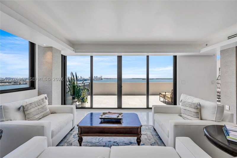 Comprar apartamento no Brickell Key Two 1820