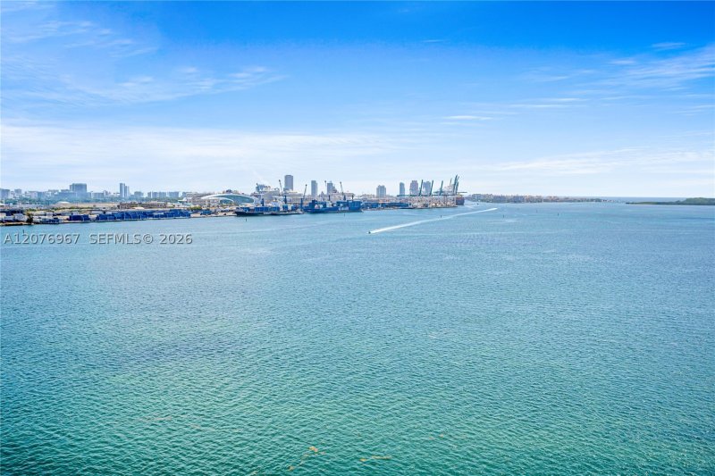 Comprar apartamento no Brickell Key Two 1820