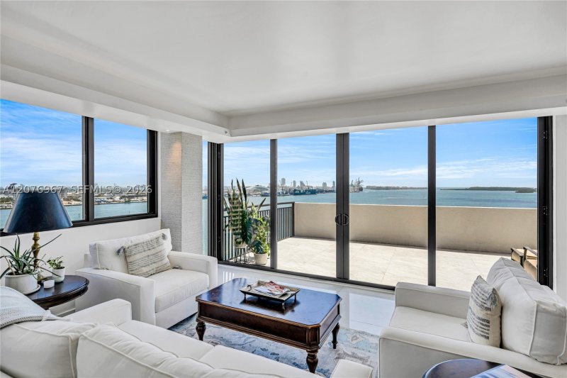 Comprar apartamento no Brickell Key Two 1820
