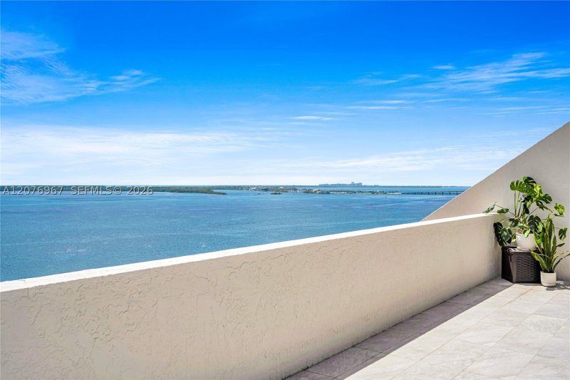 Comprar apartamento no Brickell Key Two 1820