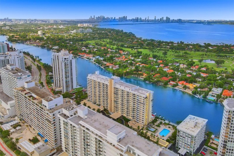 Alquiler de apartamento en 5600 Collins 11C