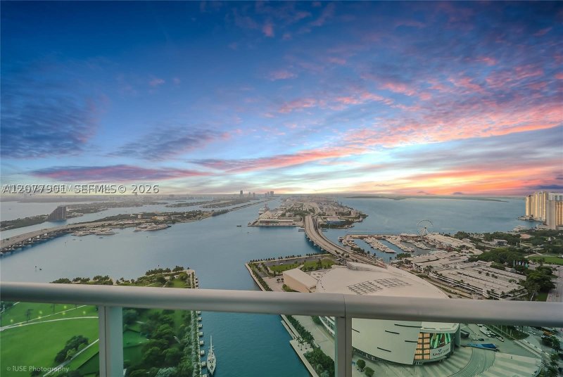900 Biscayne Apt #5001