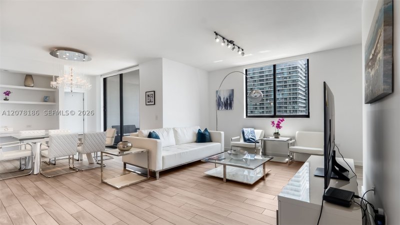 Comprar apartamento no Nine at Mary Brickell Village 2004