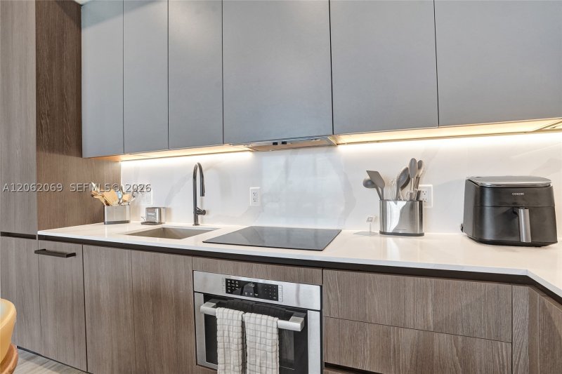 Condo for sale at 72 Park Miami Beach 1809