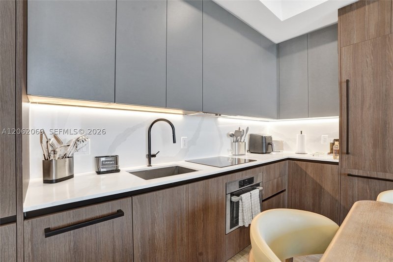 Condo for sale at 72 Park Miami Beach 1809