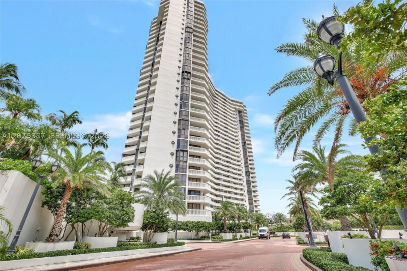 Apartment for rent at 1000 Williams Island 1510