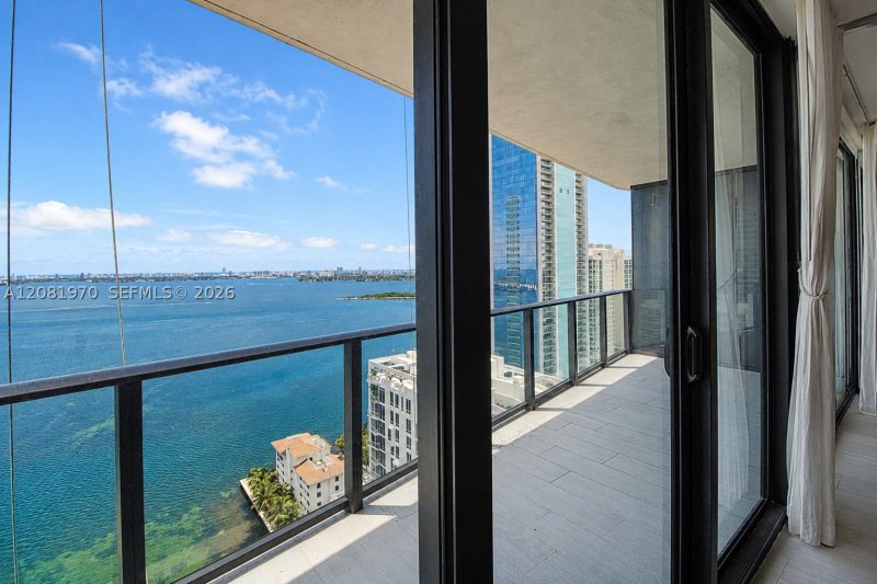 Comprar apartamento no Icon Bay 2806