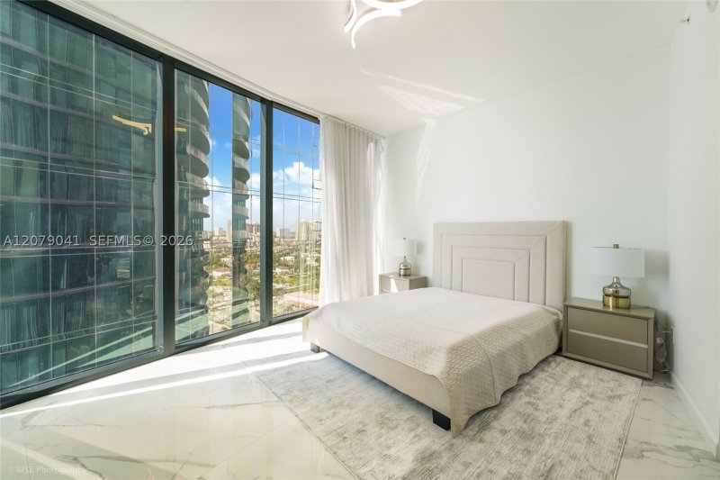 Alquiler de apartamento en Porsche Design Tower 1901