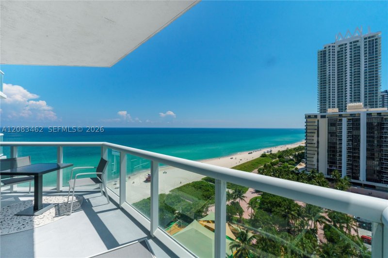 Condo for sale at Bel Aire 1405