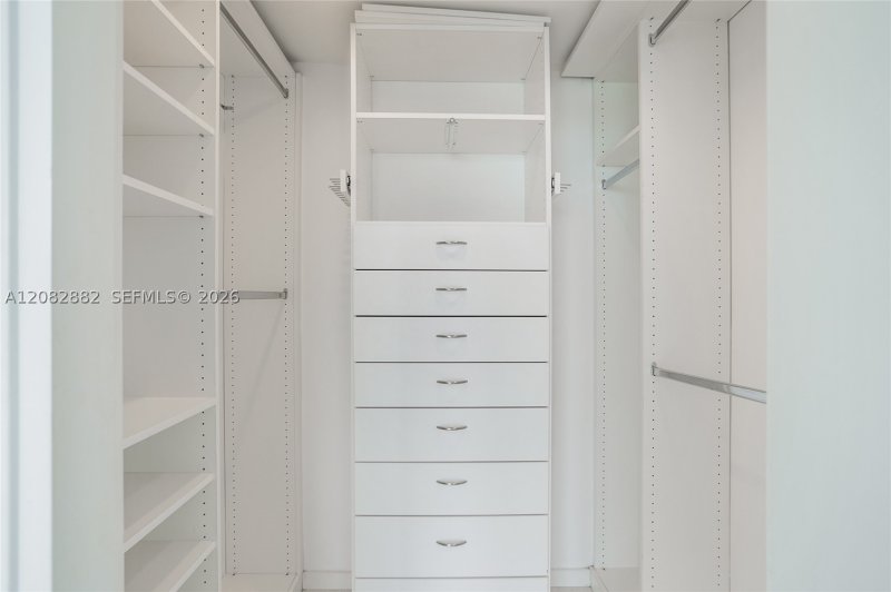 Aluguel de apartamento no Bentley Bay North 1112