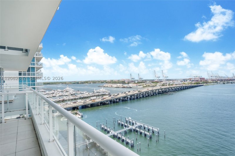 Aluguel de apartamento no Bentley Bay North 1112