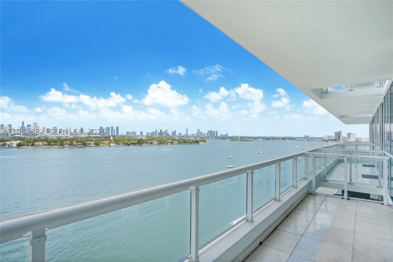 Aluguel de apartamento no Bentley Bay North 1112