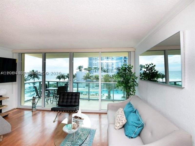 Alquiler de apartamento en The Wave Condo 412