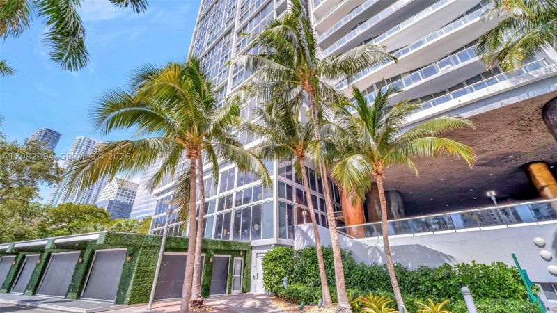 Apartment for rent at Icon Brickell Tower II BAY605