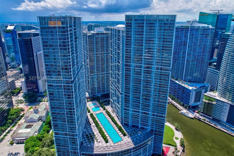 Apartment for rent at Icon Brickell Tower II BAY605