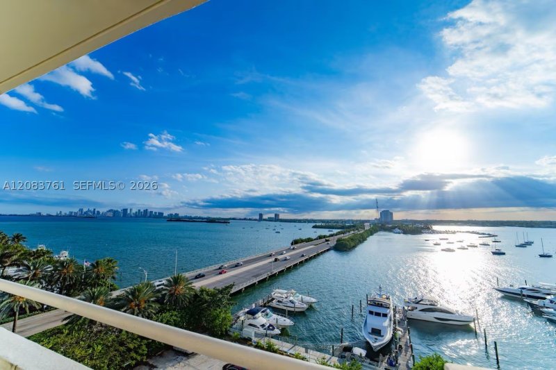 Bayshore Yacht Tennis Club Apt #903