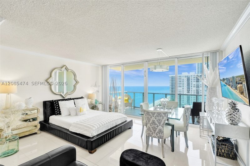 Alquiler de apartamento en The Wave Condo 1212 (availa