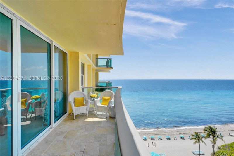 Alquiler de apartamento en The Wave Condo 1212 (availa