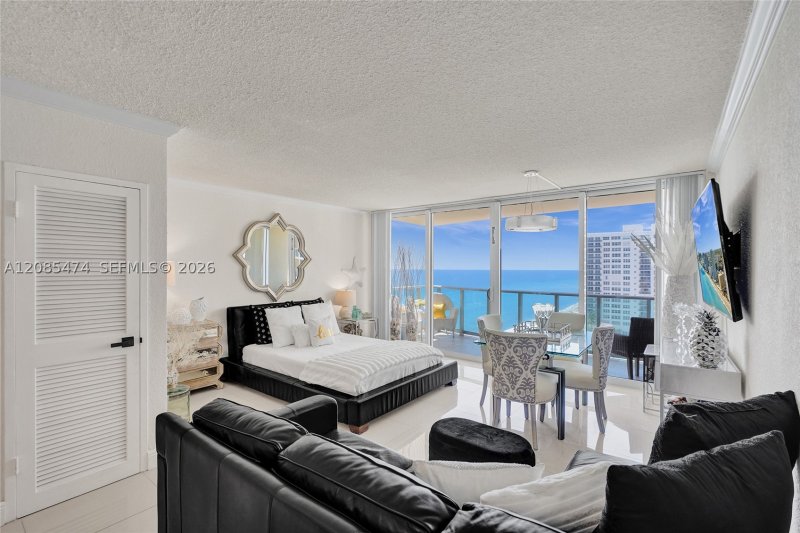 Alquiler de apartamento en The Wave Condo 1212 (availa