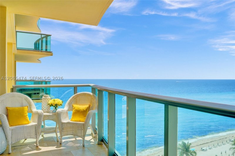 Alquiler de apartamento en The Wave Condo 1212 (availa
