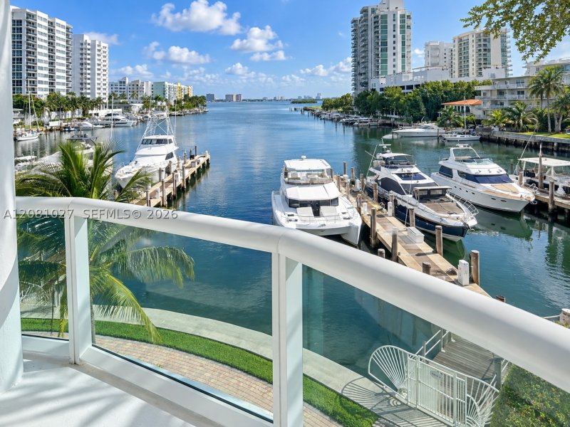 Comprar apartamento en 360 Condo Marina Residences East 307