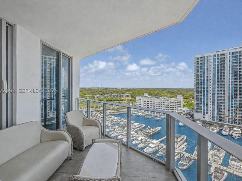apartamentos a venda no Marina Palms Yacht Club