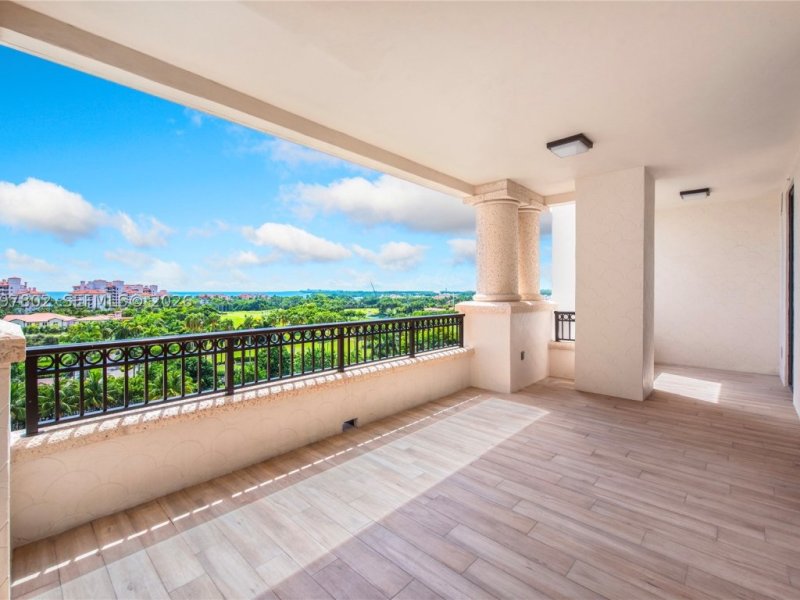 Condos for sale at Palazzo Della Luna