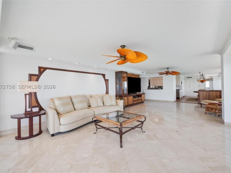 Condos for rent at Point of Americas