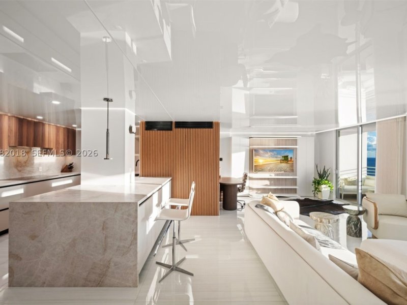 Condo for sale at Oceanside Plaza