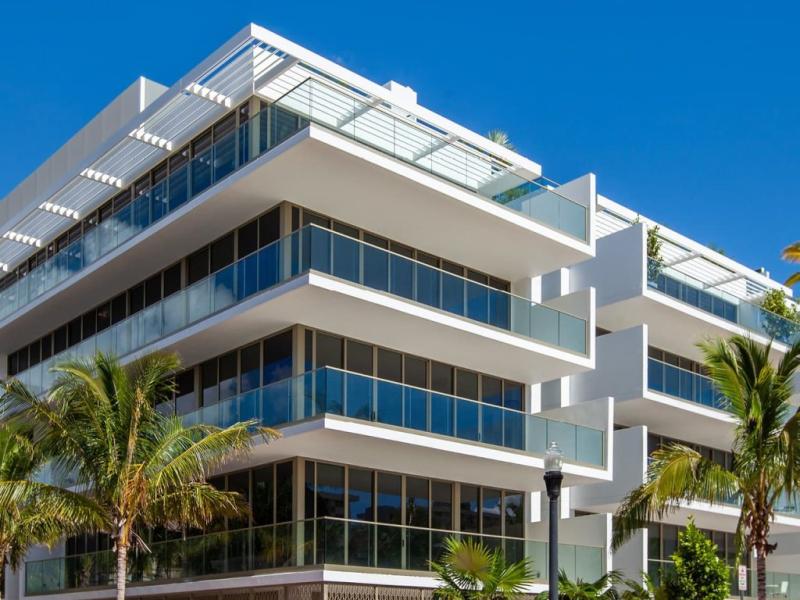 apartamentos a venda no Three Hundred Collins