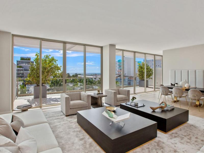 apartamentos a venda no Three Hundred Collins