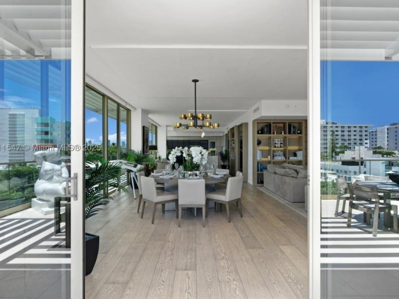 apartamentos a venda no Three Hundred Collins