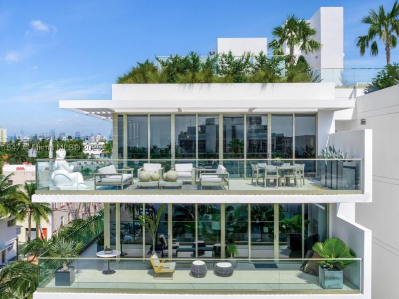 Condo for sale at Three Hundred Collins