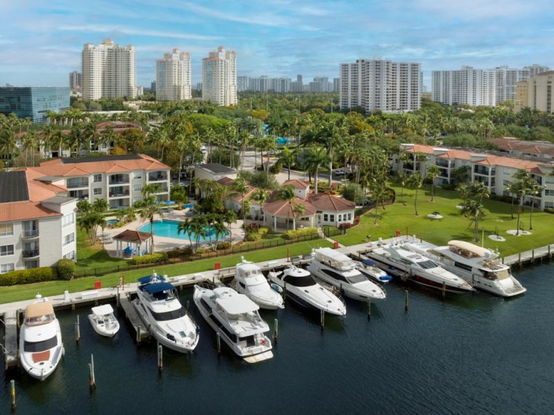 Apartments for rent at Camden Aventura