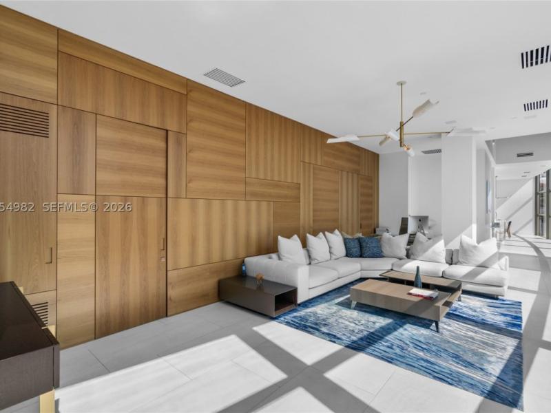apartamentos a venda no Mei Miami Beach Condo