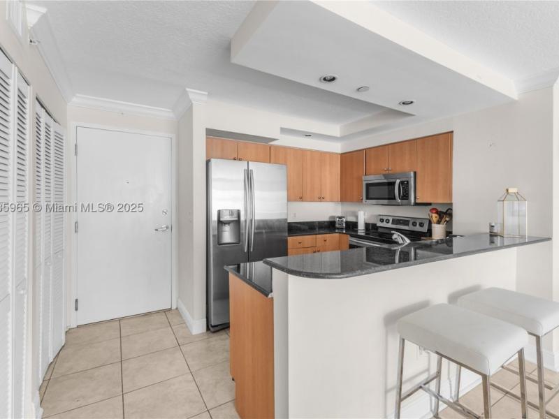 Comprar apartamento no The Collins Condo