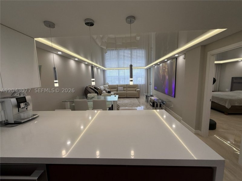 Condos for sale at Plaza Towers South