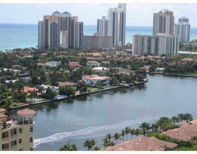 Condos for sale at The Landmark