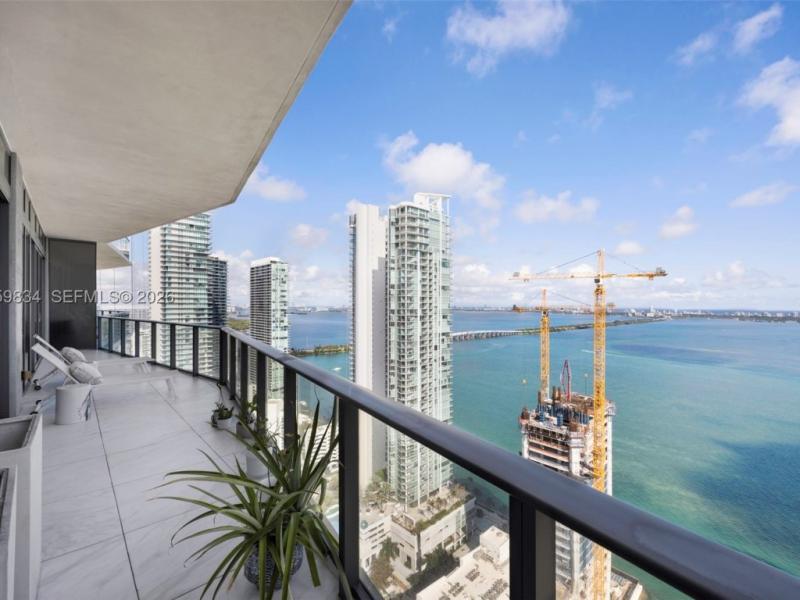 apartamentos a venda no Icon Bay