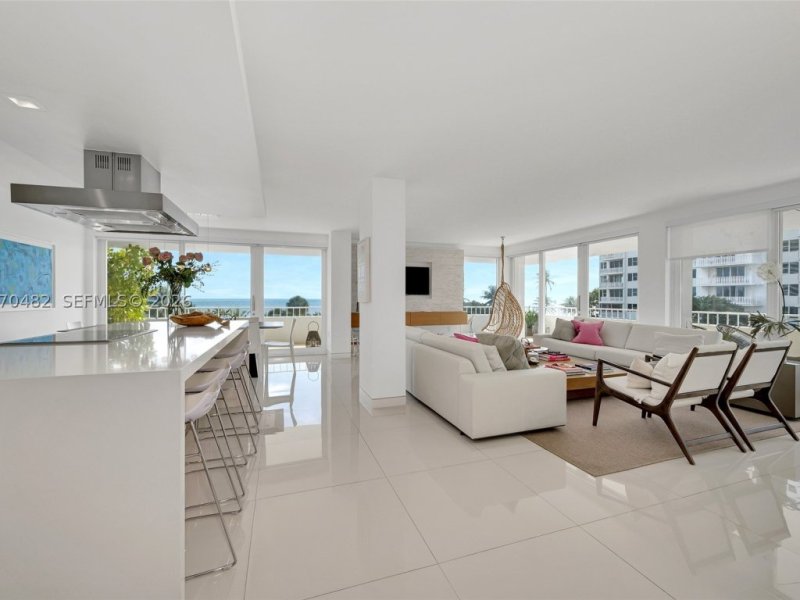Condos for sale at Commodore Club South
