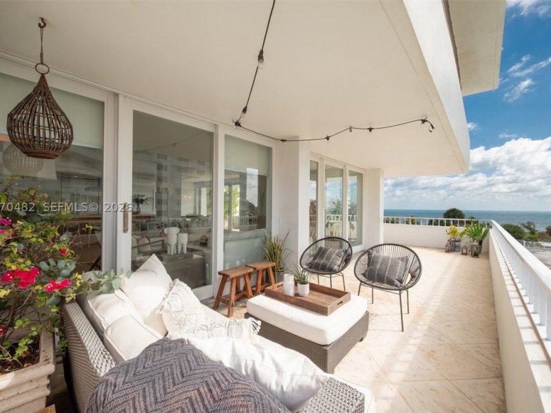 Condos for sale at Commodore Club South