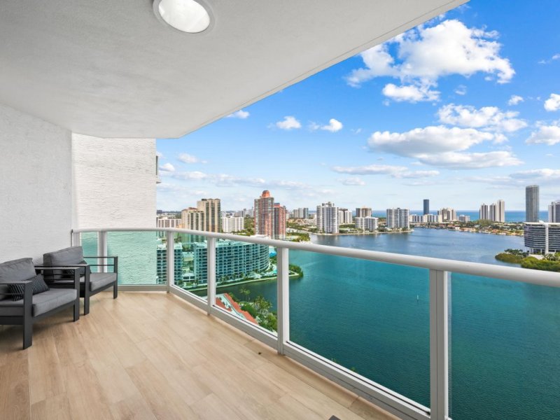 Condos for sale at Peninsula II