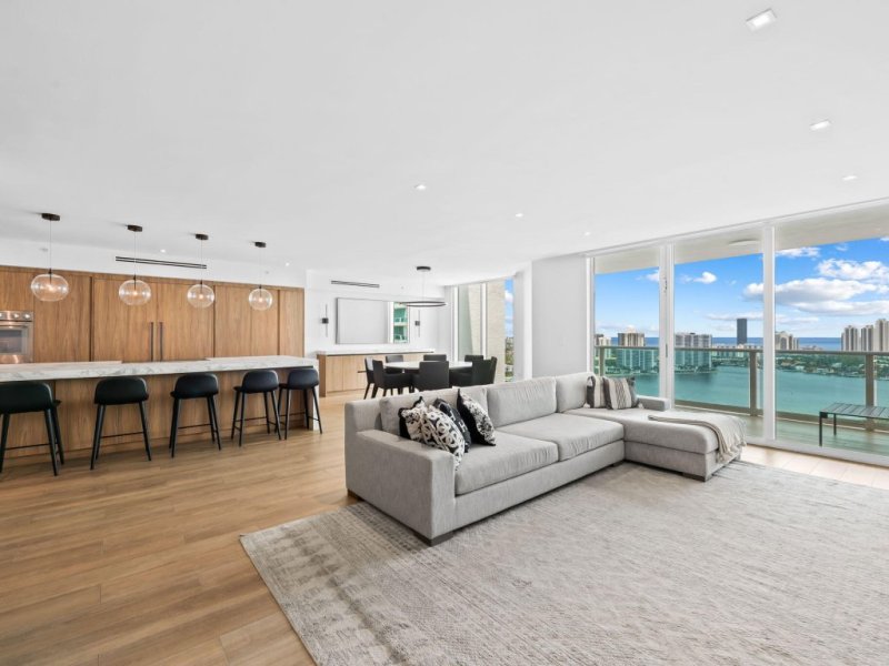 Condos for sale at Peninsula II