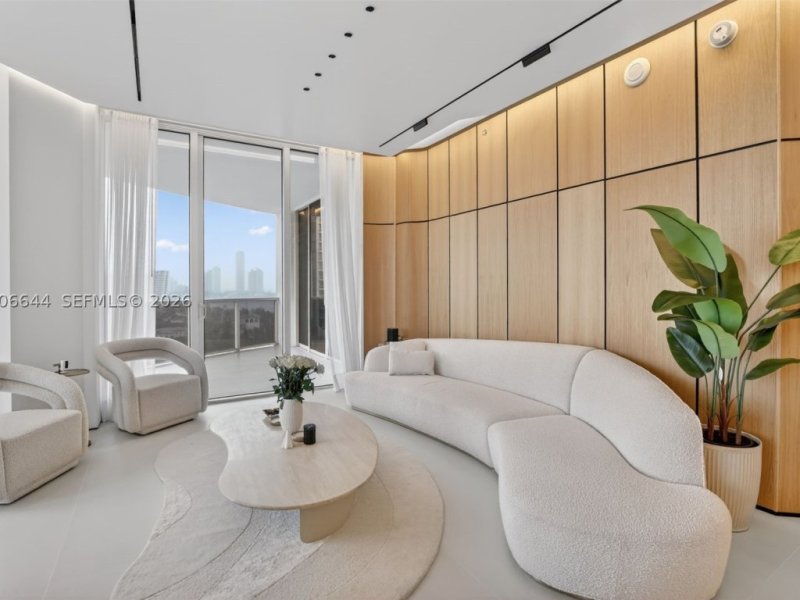 Condos for sale at Bellini at Williams Island