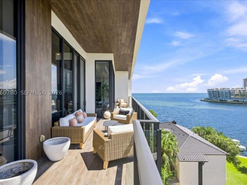 apartamentos en venta en The Fairchild Coconut Grove