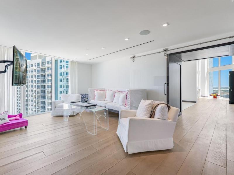 Condos for sale at Las Olas River House