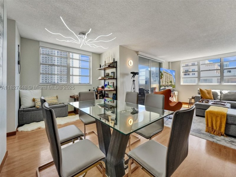 Condos for sale at Plaza Towers North