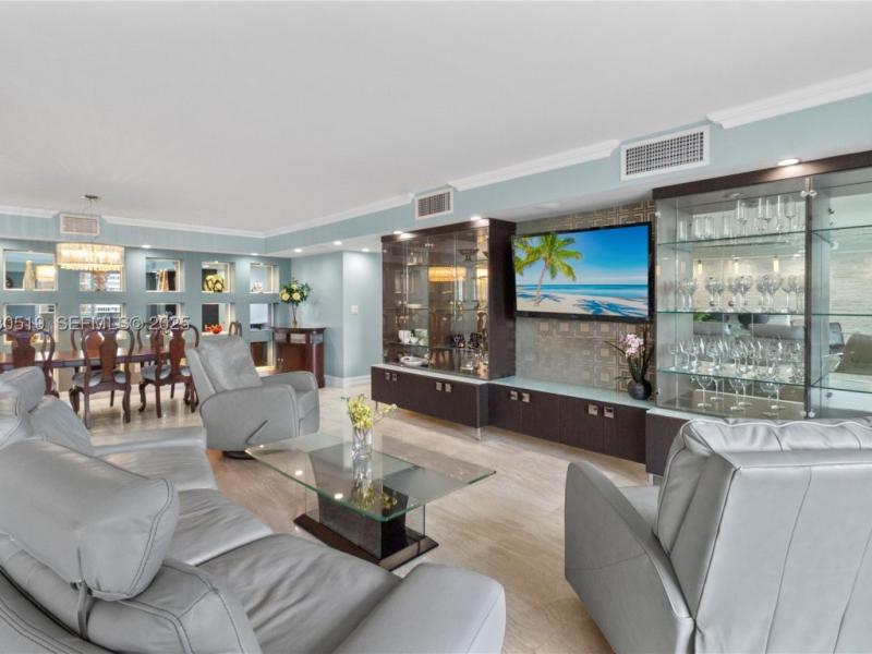 Condos for rent at La Mer Estates