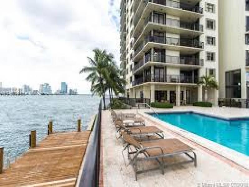 apartamentos en venta en Venetian Isle Condos