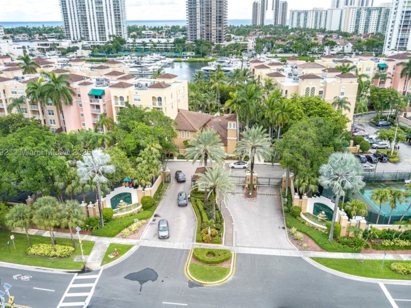 Condos for sale at The Yacht Club at Aventura